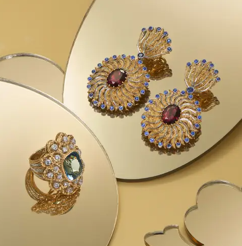 How Van Cleef & Arpels Turned a Ballet Story Into Its Iconic Alhambra Jewelry Collection
