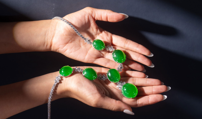 The Hidden Message in Princess Diana’s Favorite Sapphire Choker: Beyond the Royal Sparkle