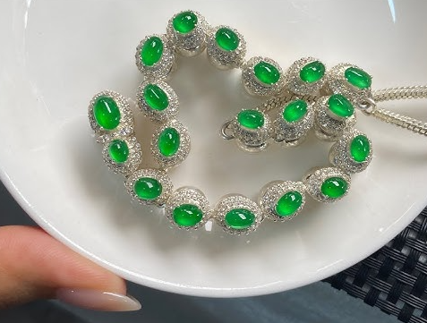 Jewelry Stories: A Stray Gemstone Necklace and the Unexpected Friendship It Sparked